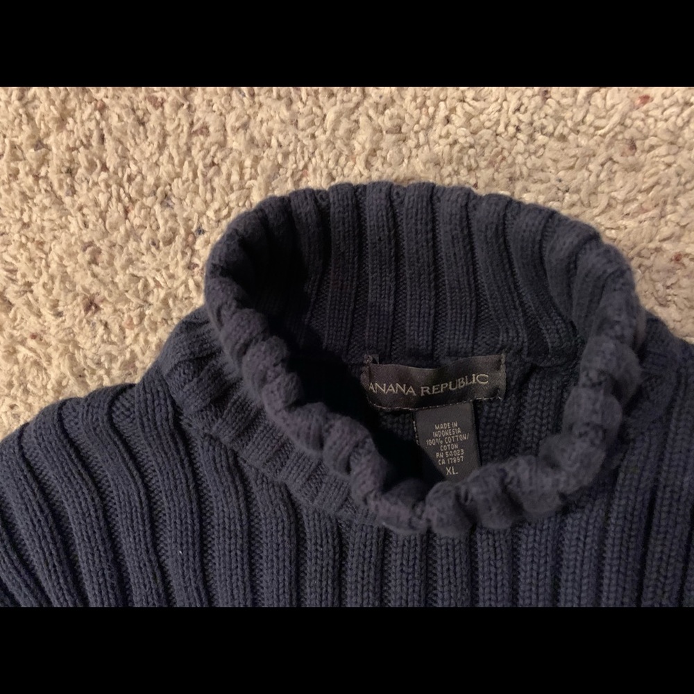 Banana Republic Men’s ribbed knit sweater